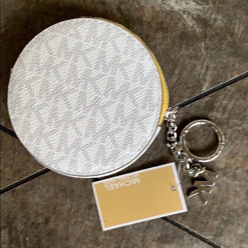 MICHAEL KORS JET SET TRAVEL CIRCLE COIN KEYFOB - Picture 6 of 14